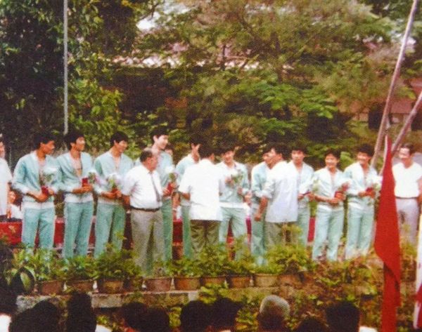 1984年9月，常平男篮获全国首届“丰收杯”冠军.jpg